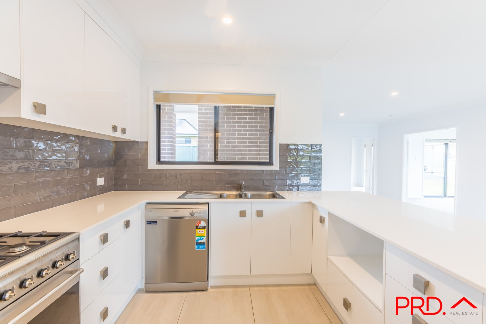 1-2/7 Gabriella Way TAMWORTH 3