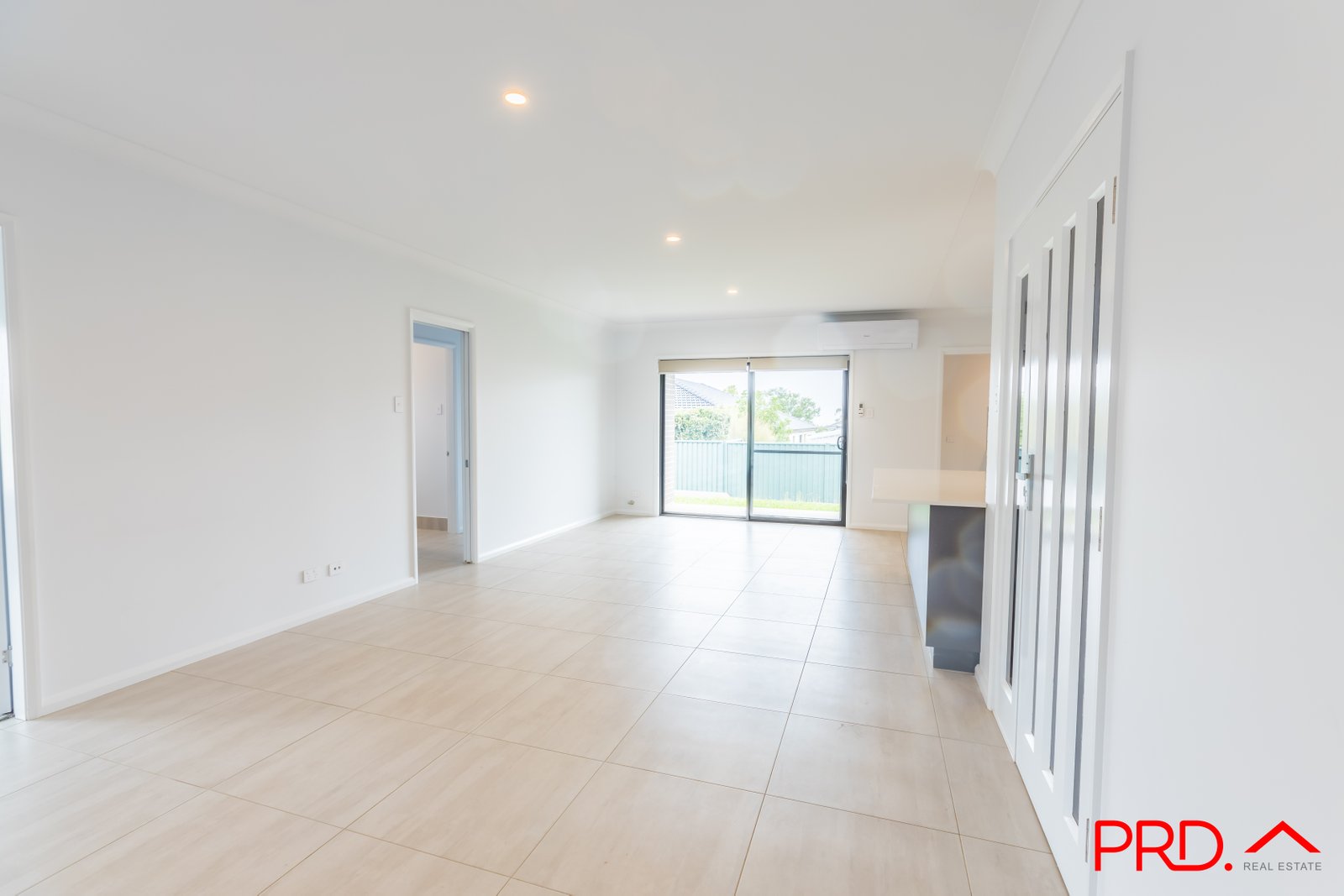 1-2/7 Gabriella Way TAMWORTH 9