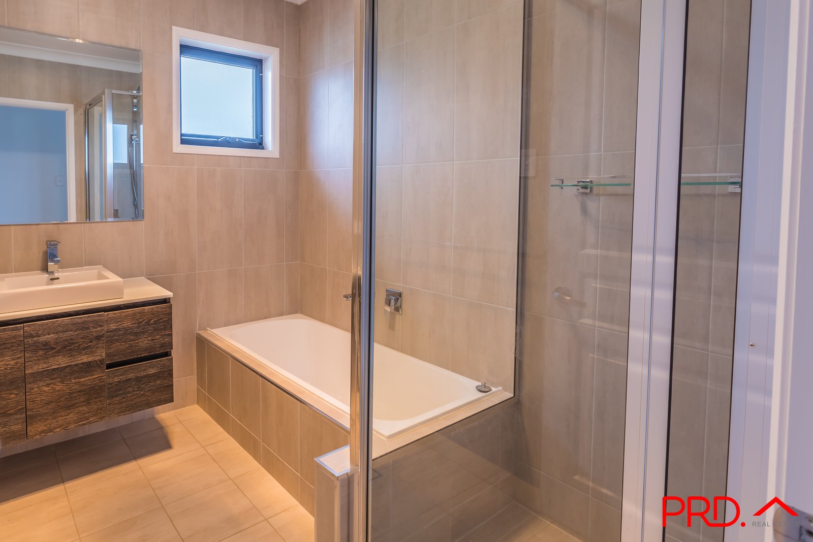 1-2/7 Gabriella Way TAMWORTH 10