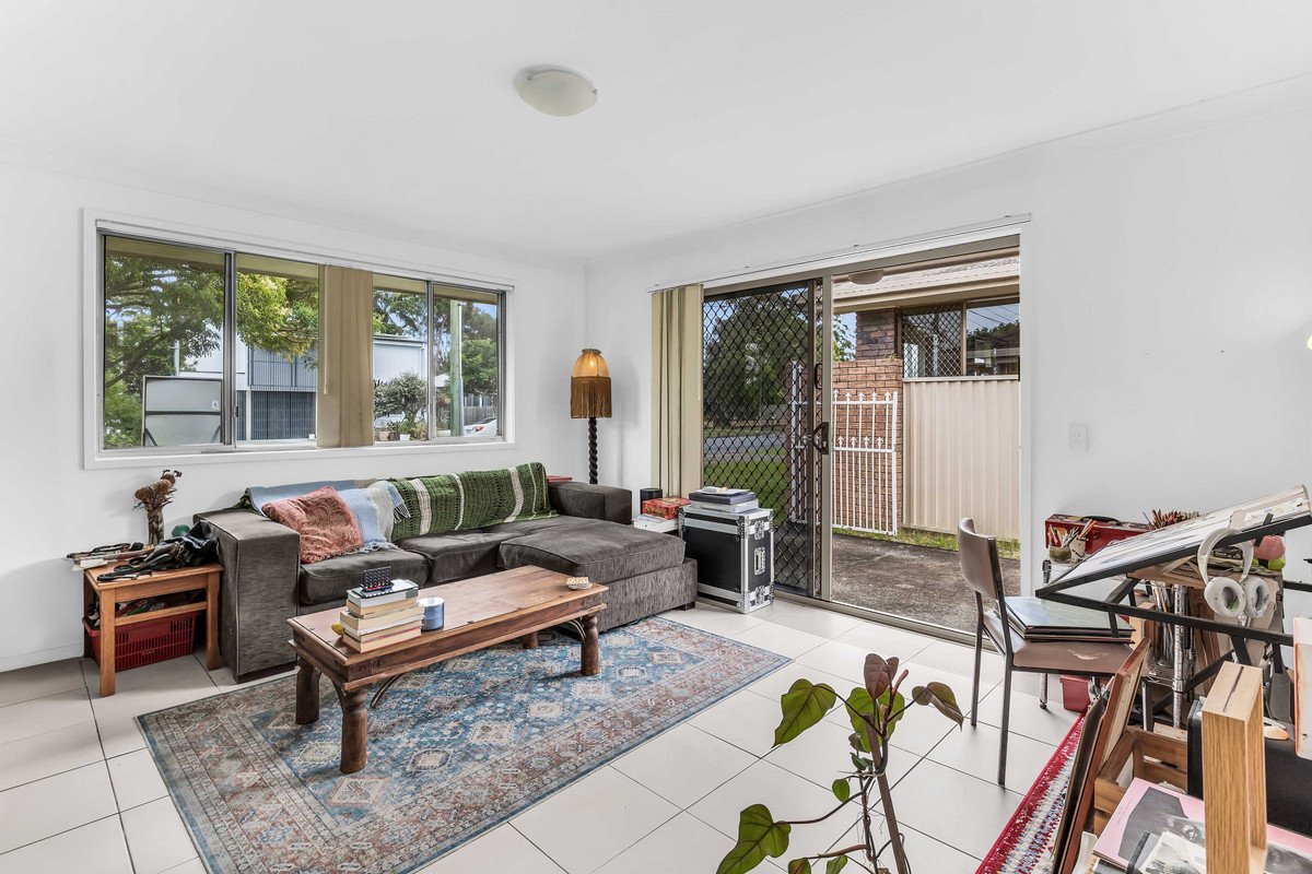 1 & 2/71 Laguna Avenue Palm Beach 4