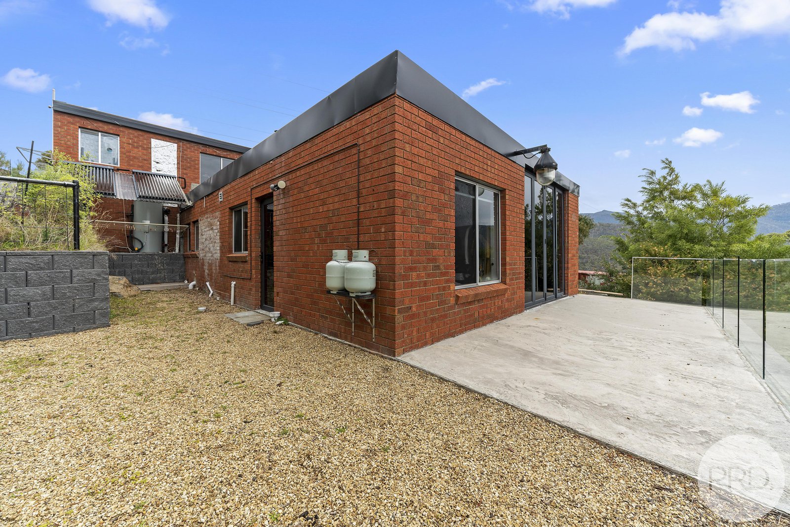 1-2/9 Castlereagh Court LENAH VALLEY 2