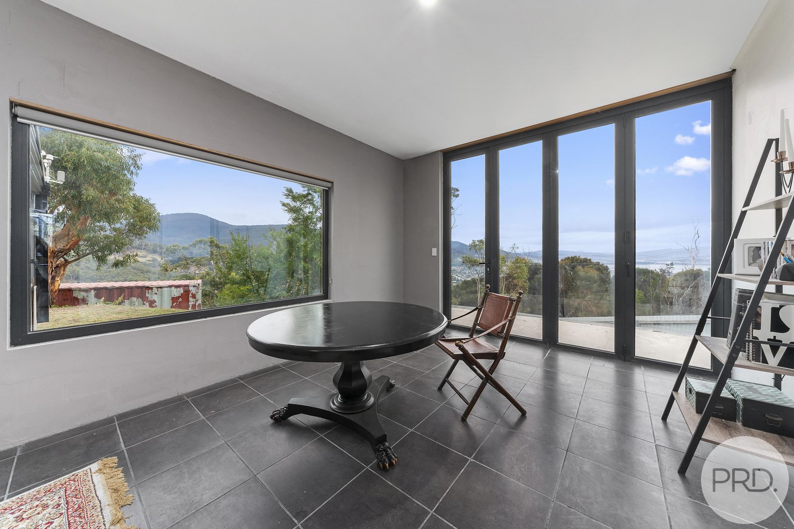 1-2/9 Castlereagh Court LENAH VALLEY 7