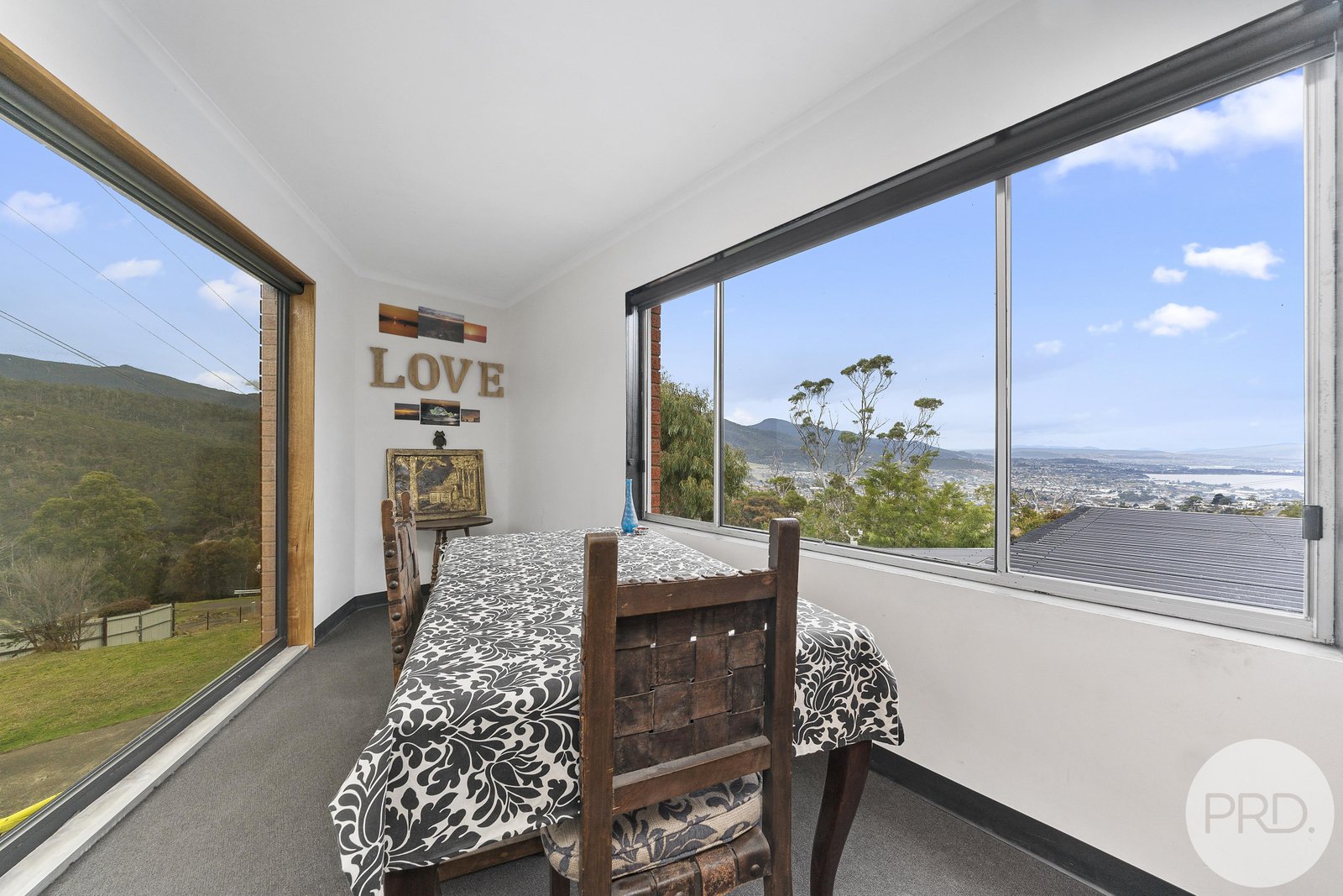 1-2/9 Castlereagh Court LENAH VALLEY 12