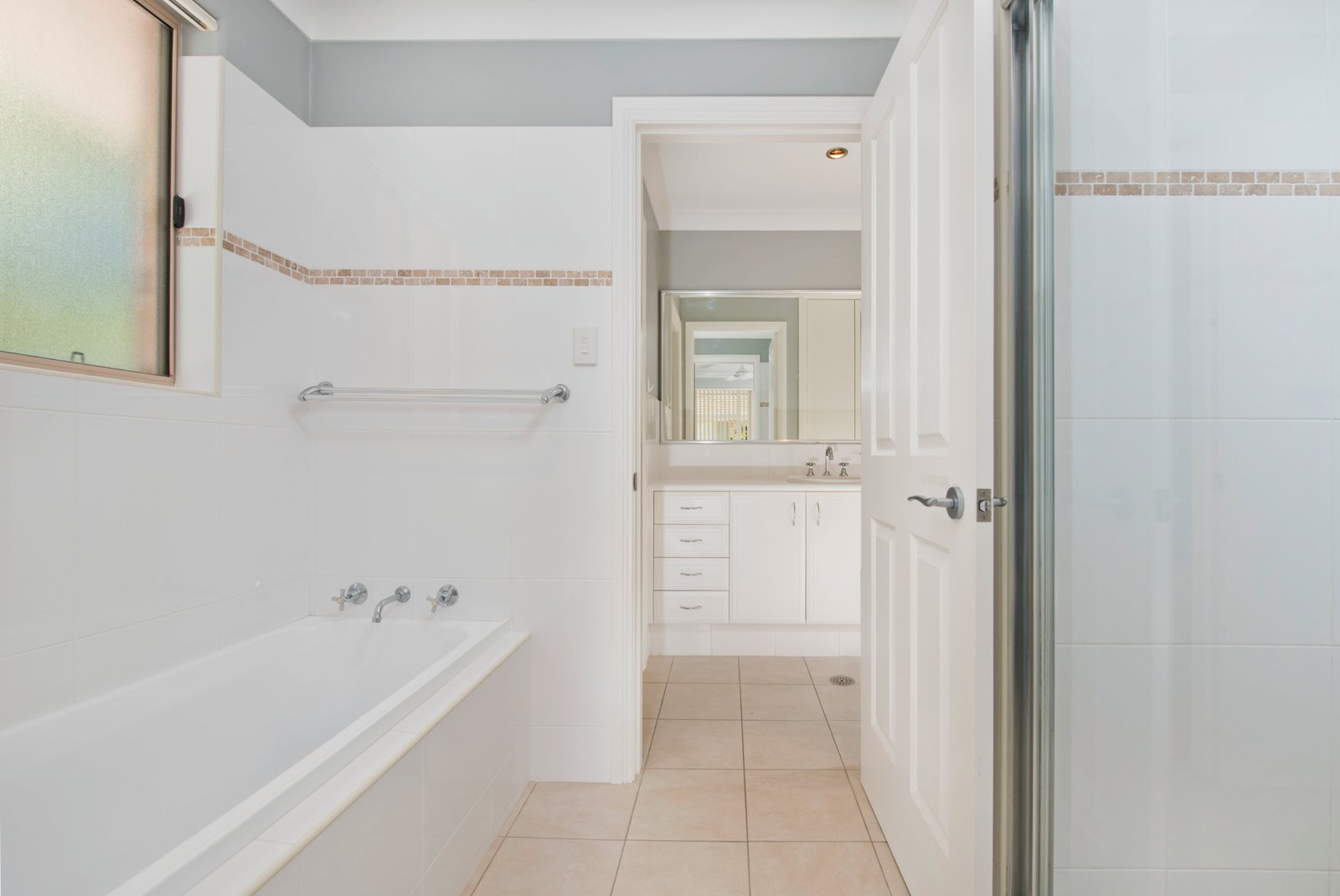 1 / 33 Lord Street LAURIETON 9