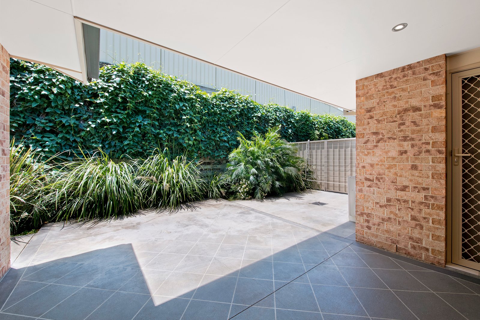 1 / 33 Lord Street LAURIETON 11