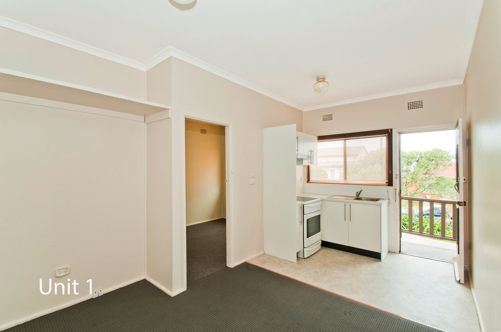 1-4/10 Barina Avenue LAKE HEIGHTS 5