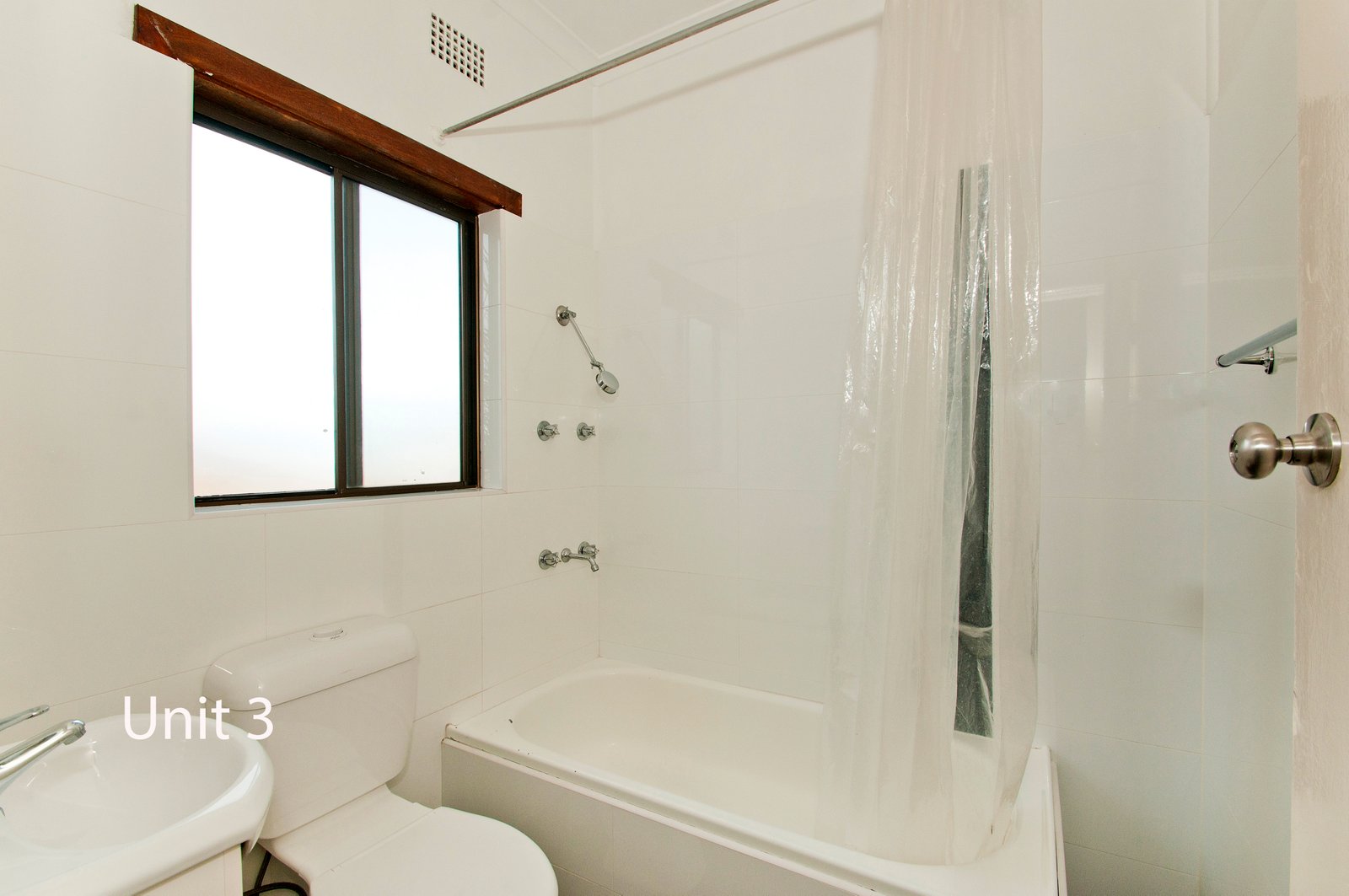 1-4/10 Barina Avenue LAKE HEIGHTS 9