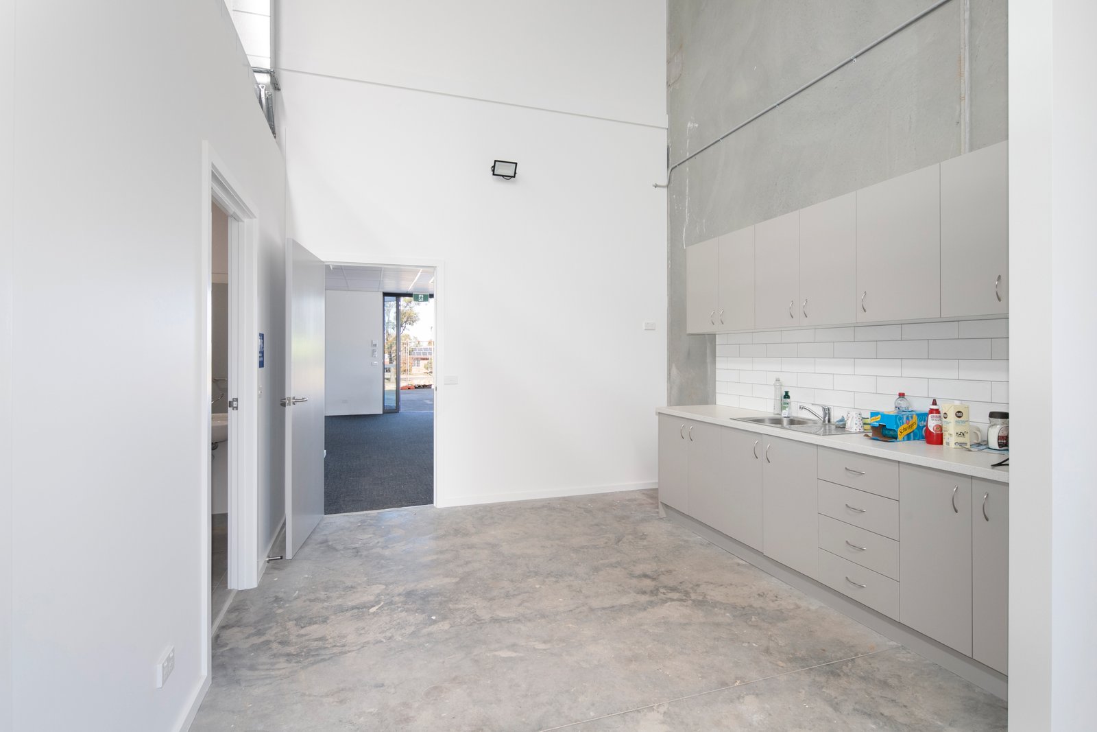 1-7/52-56 Whitelaw Avenue DELACOMBE 3