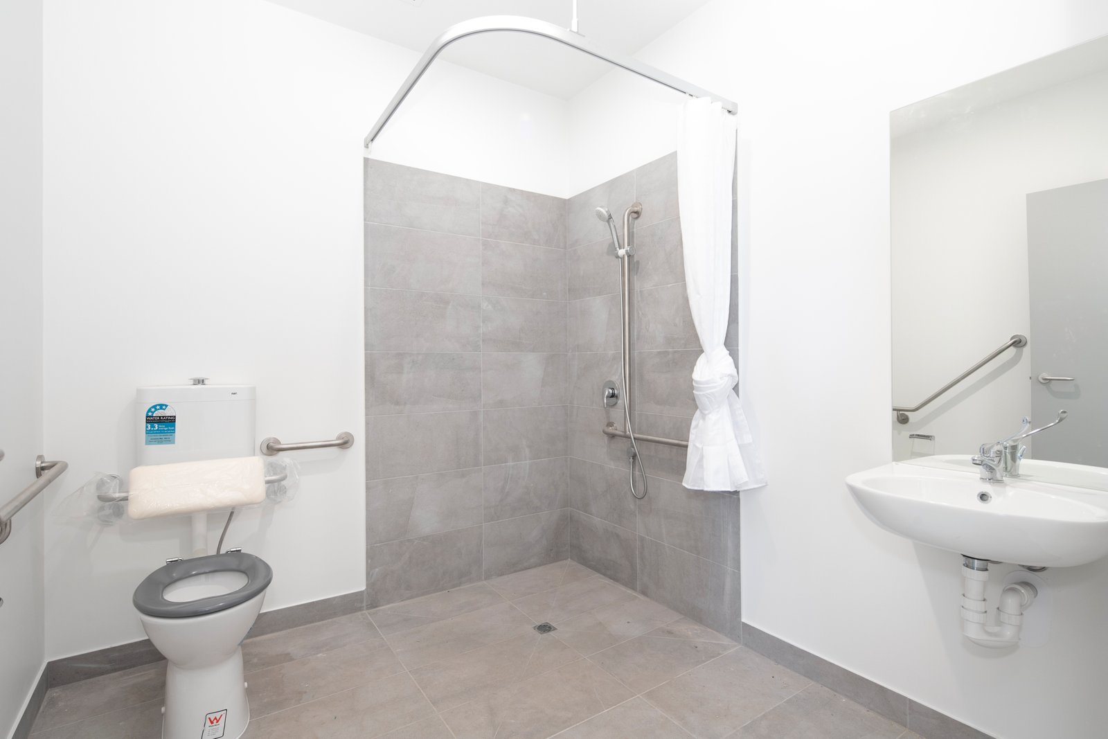 1-7/52-56 Whitelaw Avenue DELACOMBE 7