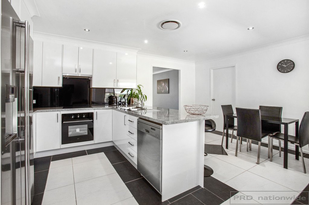 1 Aaron Cove RUTHERFORD 12