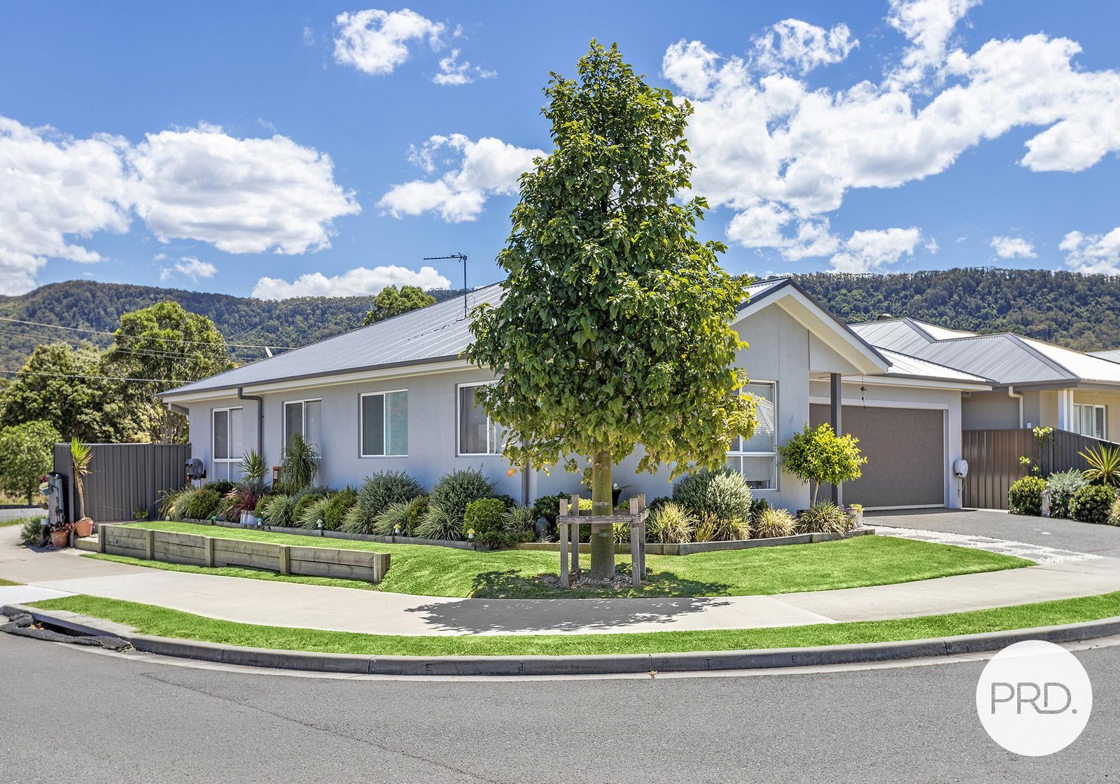 1 Acland Drive HORSLEY 2