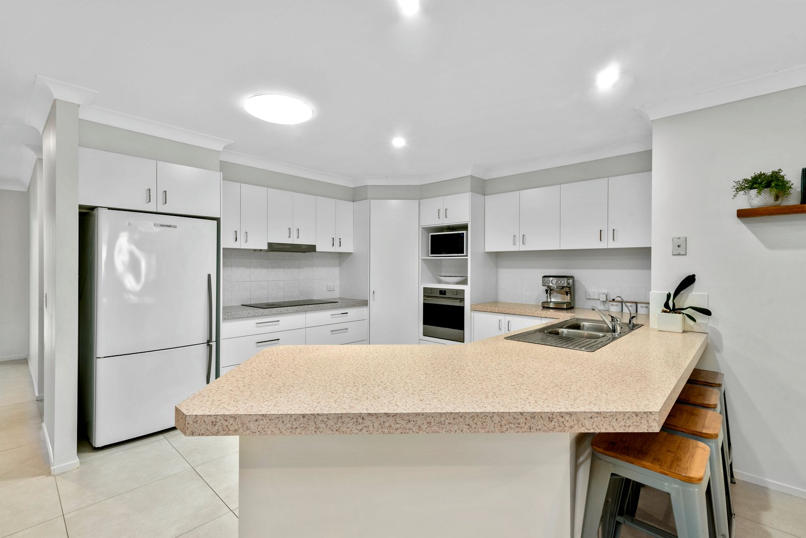 1 Allchin Court CURRUMBIN WATERS 8
