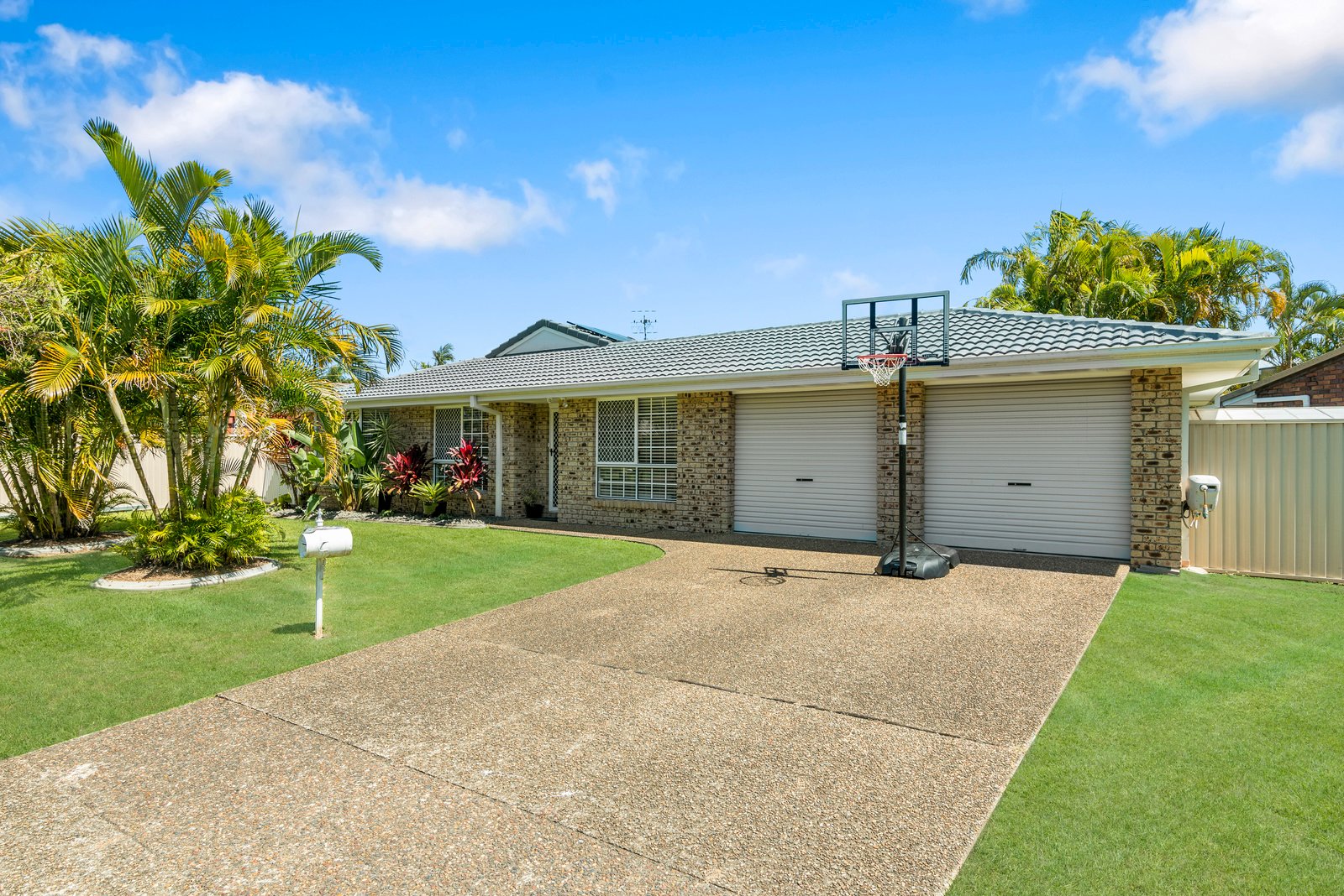 1 Allchin Court CURRUMBIN WATERS 5