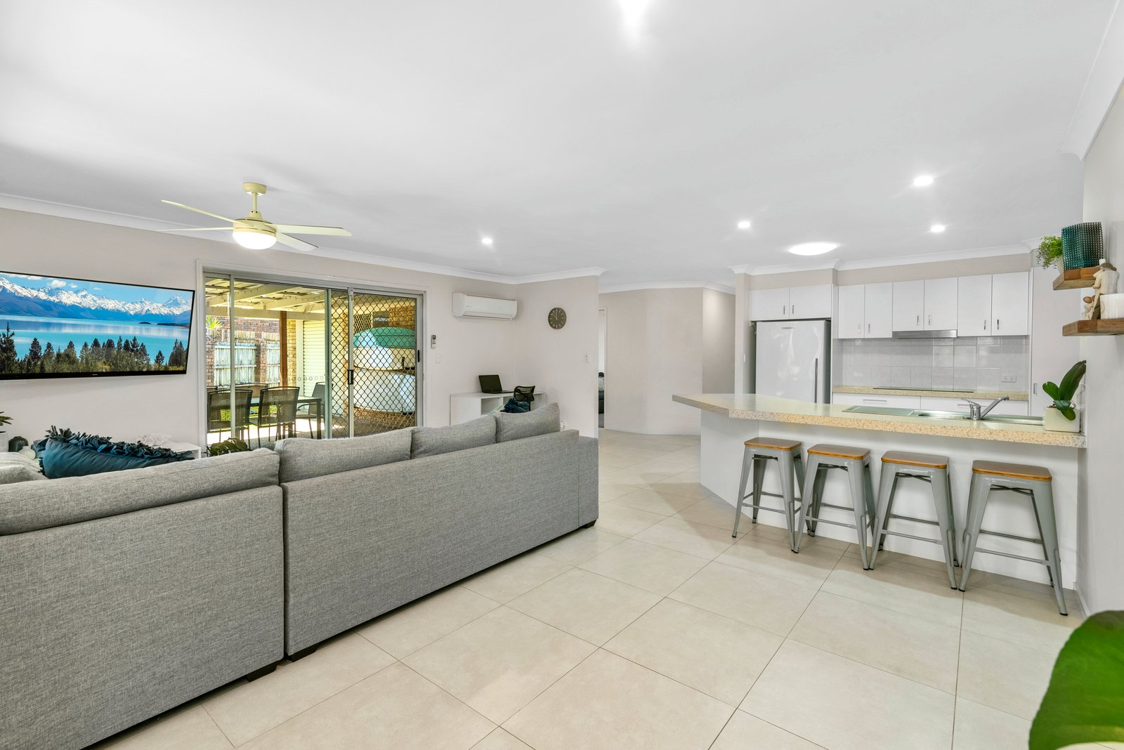 1 Allchin Court CURRUMBIN WATERS 10