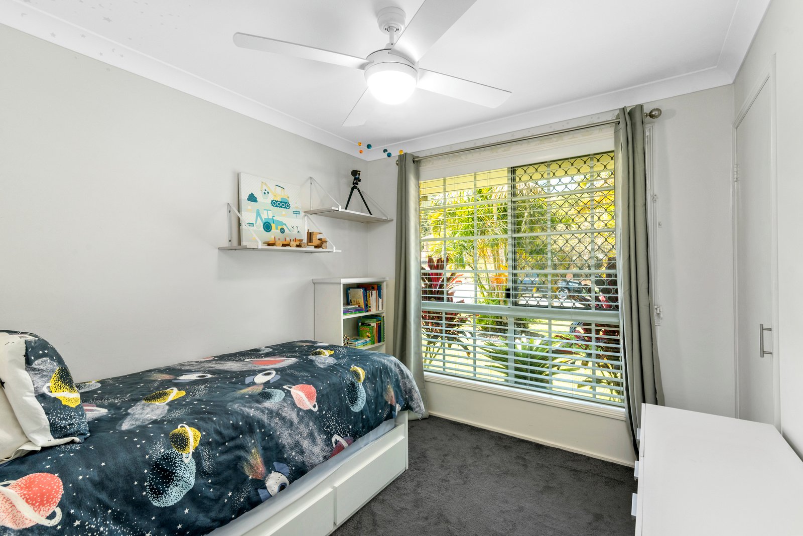 1 Allchin Court CURRUMBIN WATERS 12