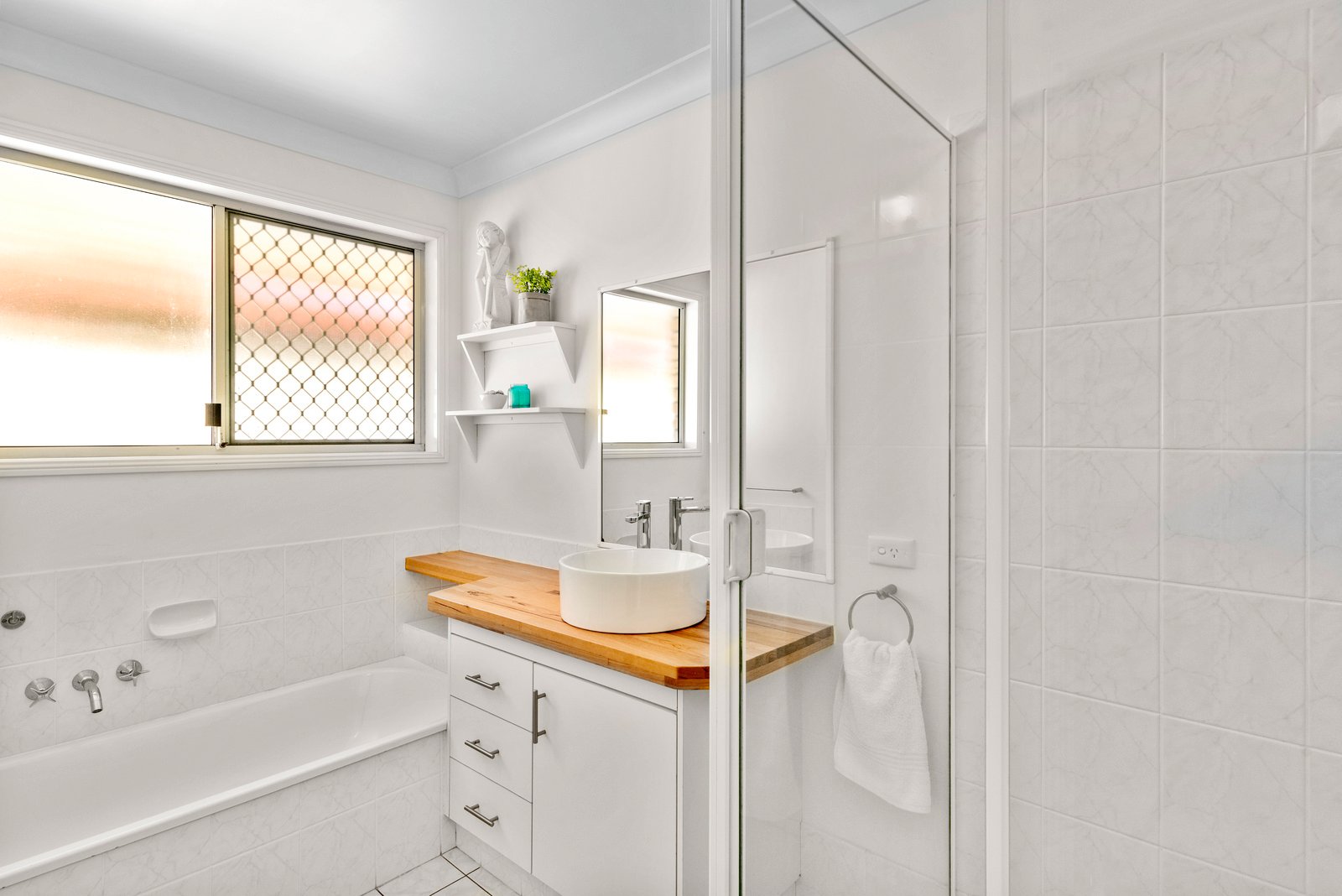 1 Allchin Court CURRUMBIN WATERS 16