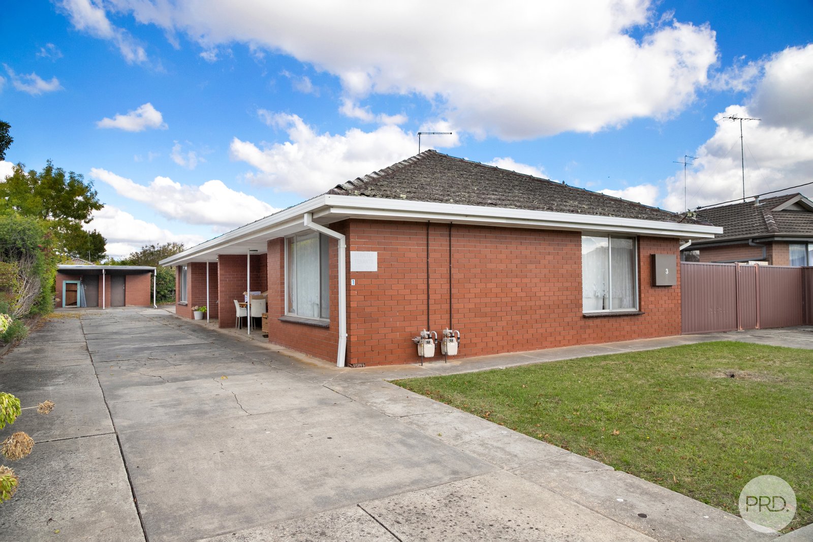 1 and 2/3 Evelyn Street WENDOUREE 2