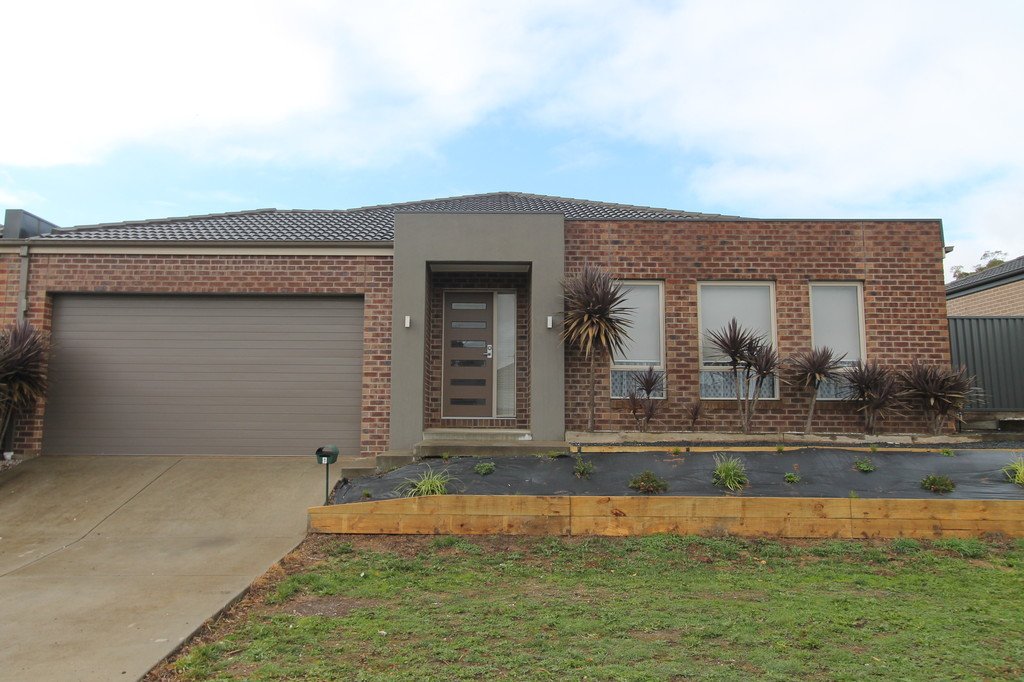 1 Avenwood Close CANADIAN 1