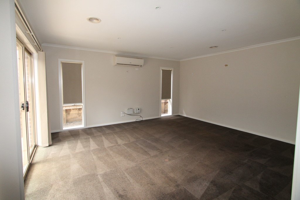 1 Avenwood Close CANADIAN 2