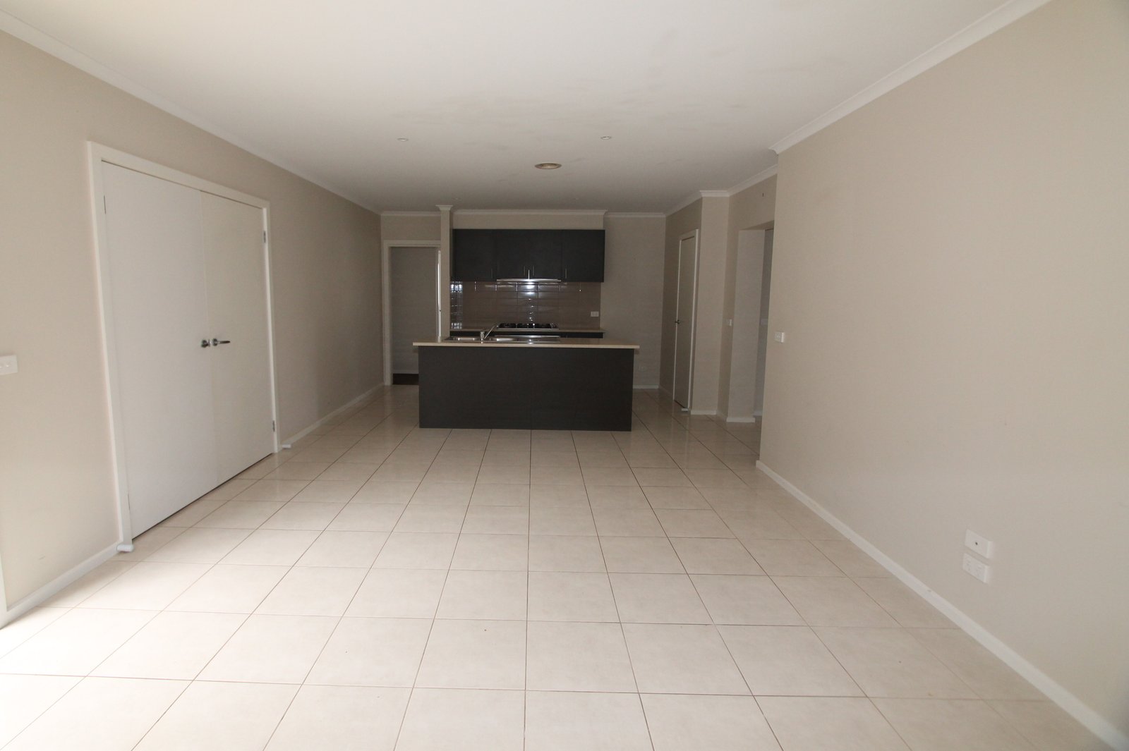 1 Avenwood Close CANADIAN 3