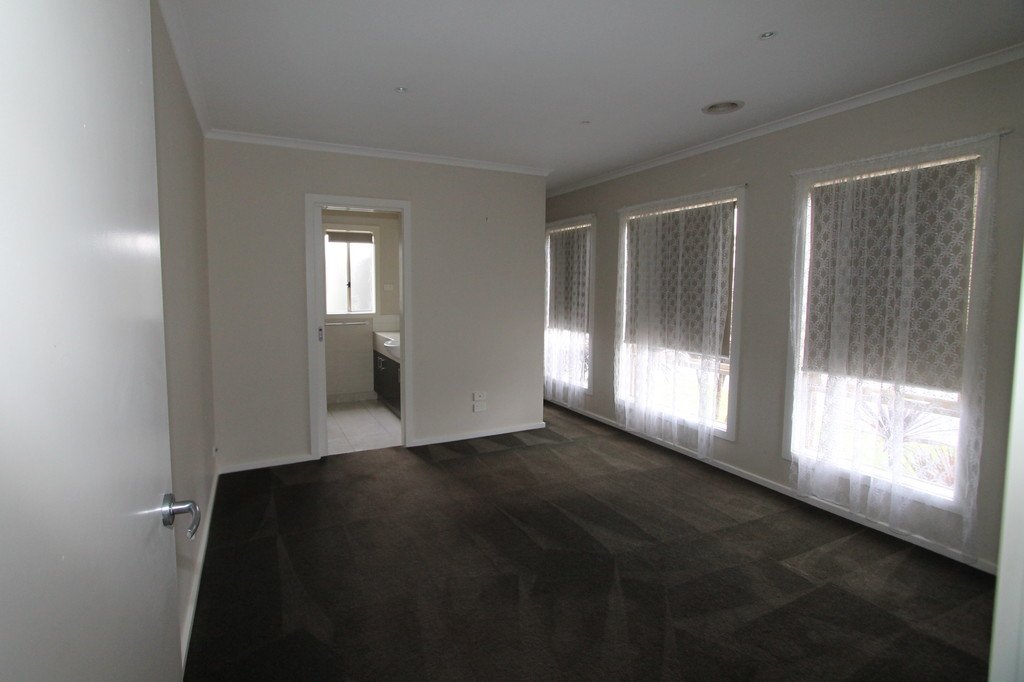 1 Avenwood Close CANADIAN 5