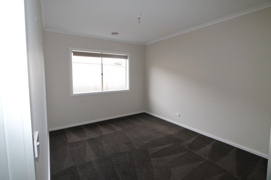 1 Avenwood Close CANADIAN 7