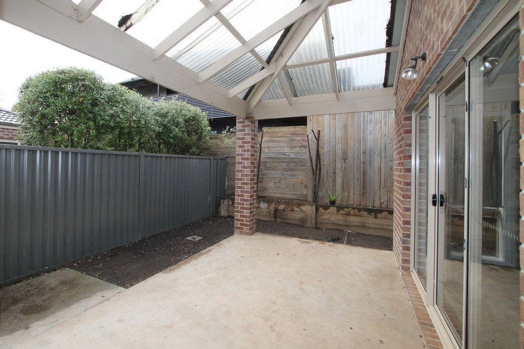 1 Avenwood Close CANADIAN 10