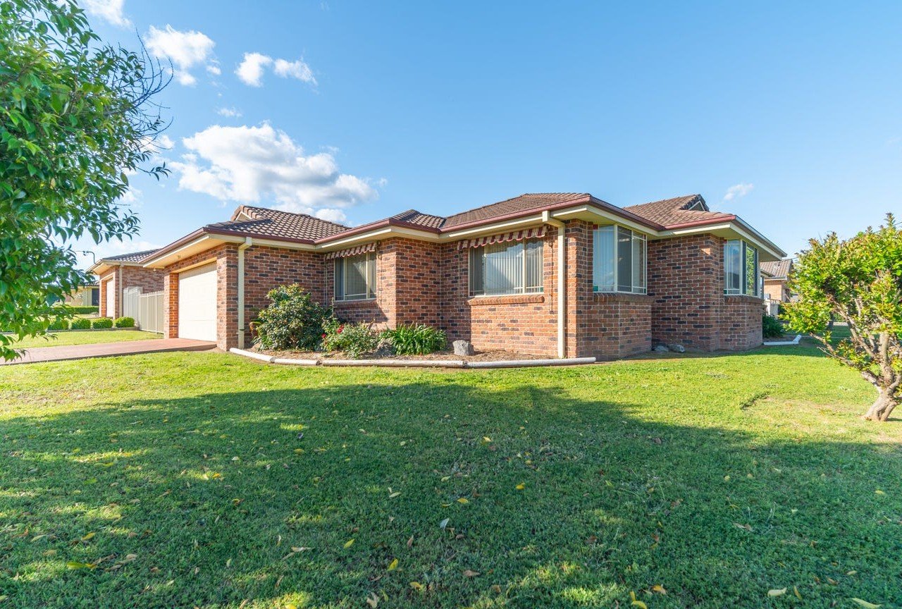 1 Banksia Close KOOTINGAL 2