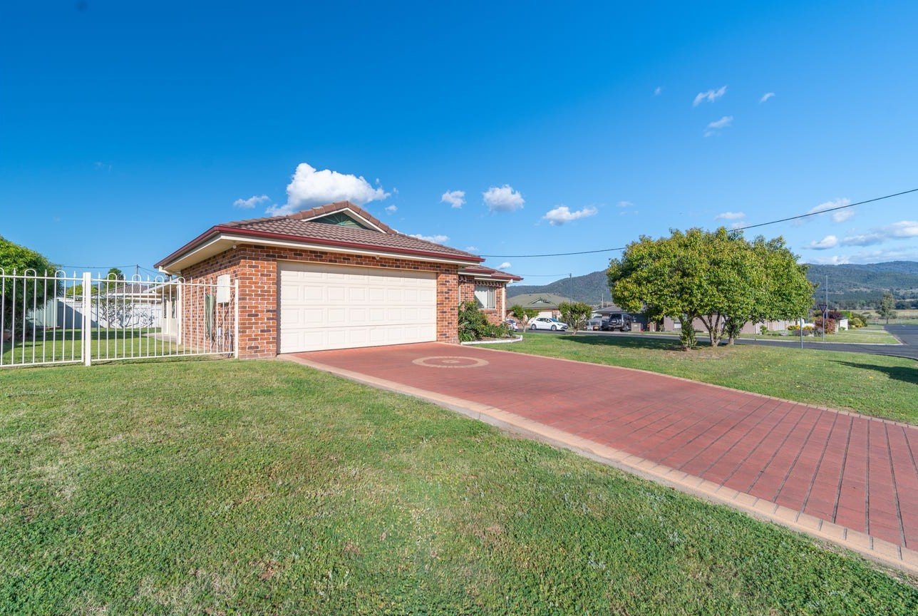 1 Banksia Close KOOTINGAL 4