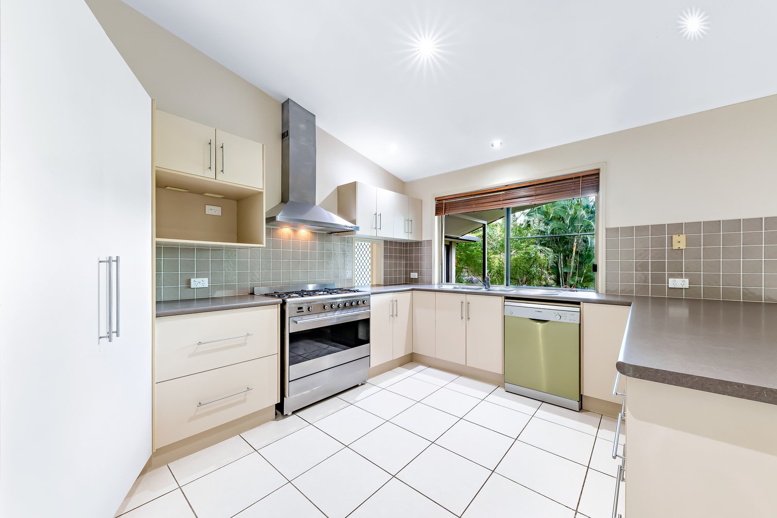 1 Beames Crescent CANNON VALLEY 8