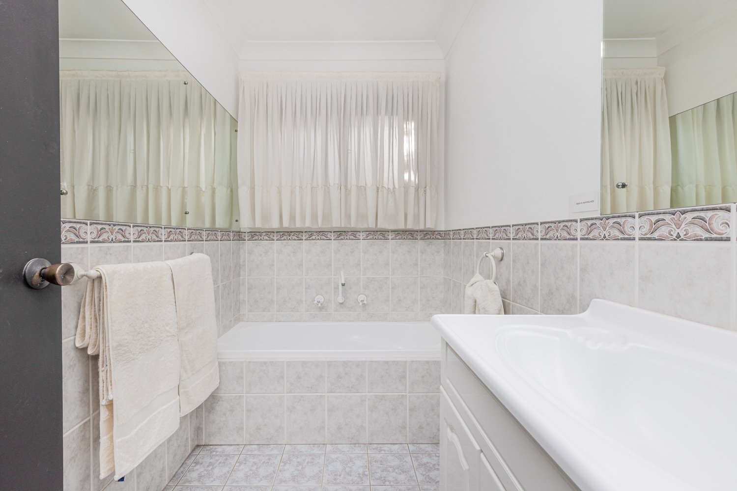 1 Belair Close RUTHERFORD 18