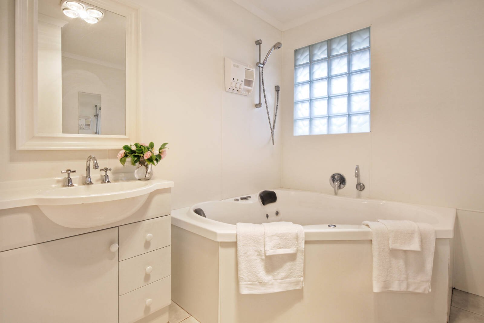 Real Estate and Property in 1 Blair Drive, Kyneton, VIC