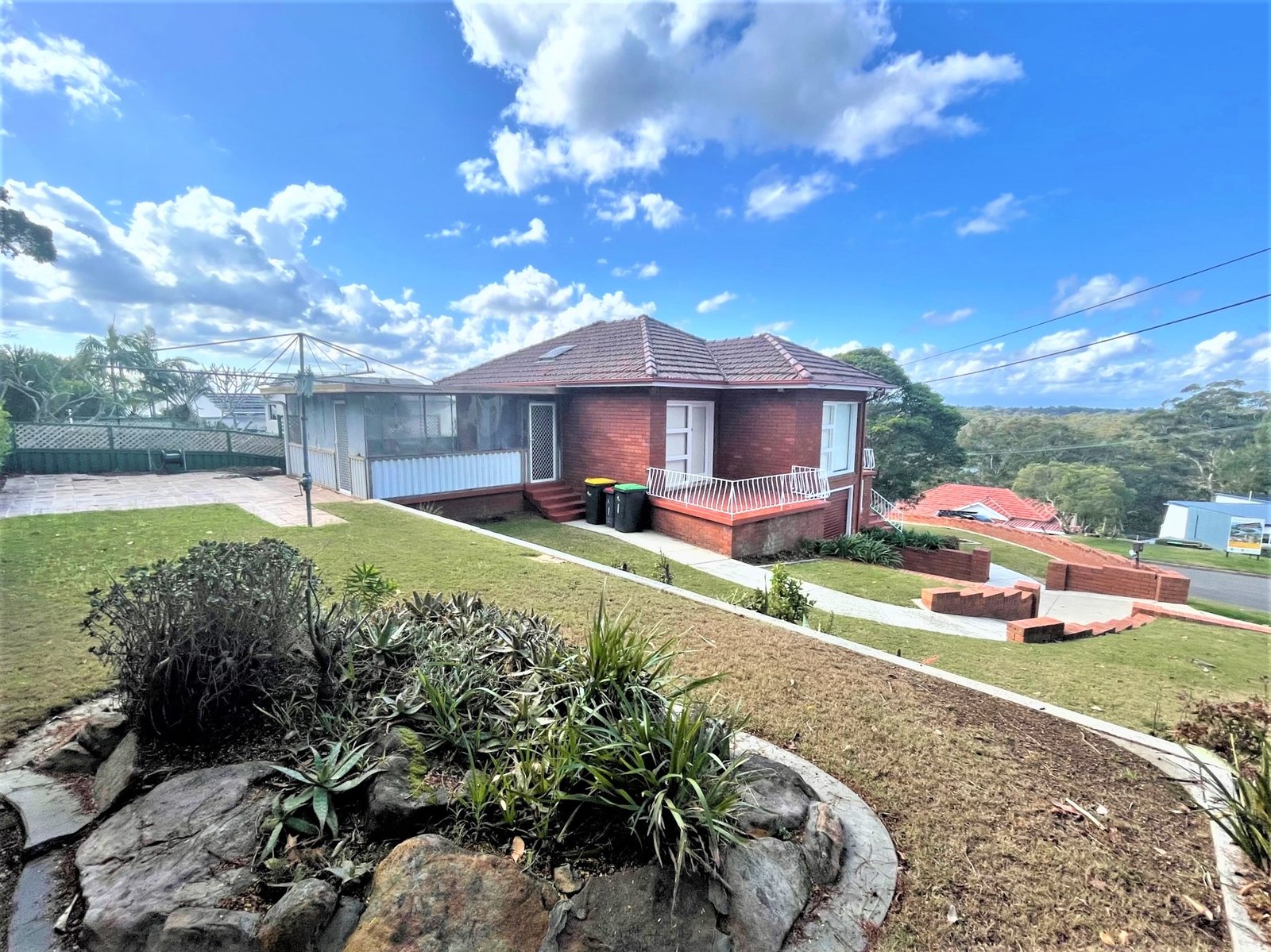1 Booyong Avenue LUGARNO 8