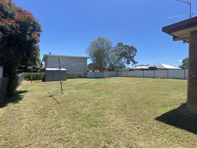 1 Boronia Drive TAMWORTH 7