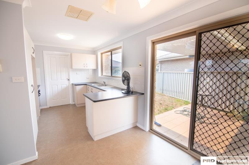 1 Burdekin Place TAMWORTH 4