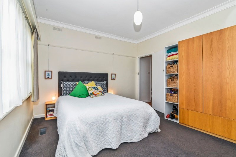 1 Burrell Street FLORA HILL 4