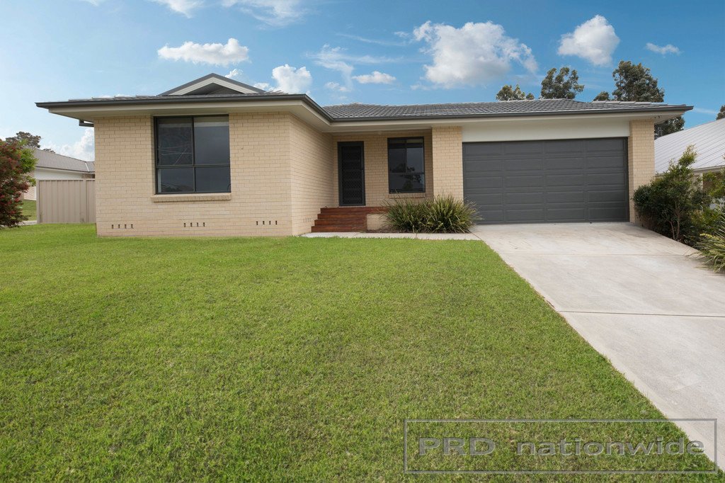 1 Carlow Way EAST MAITLAND 2