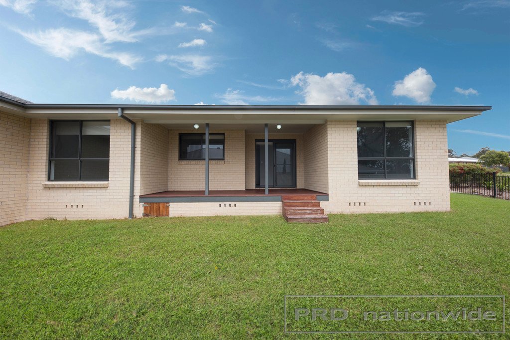 1 Carlow Way EAST MAITLAND 14