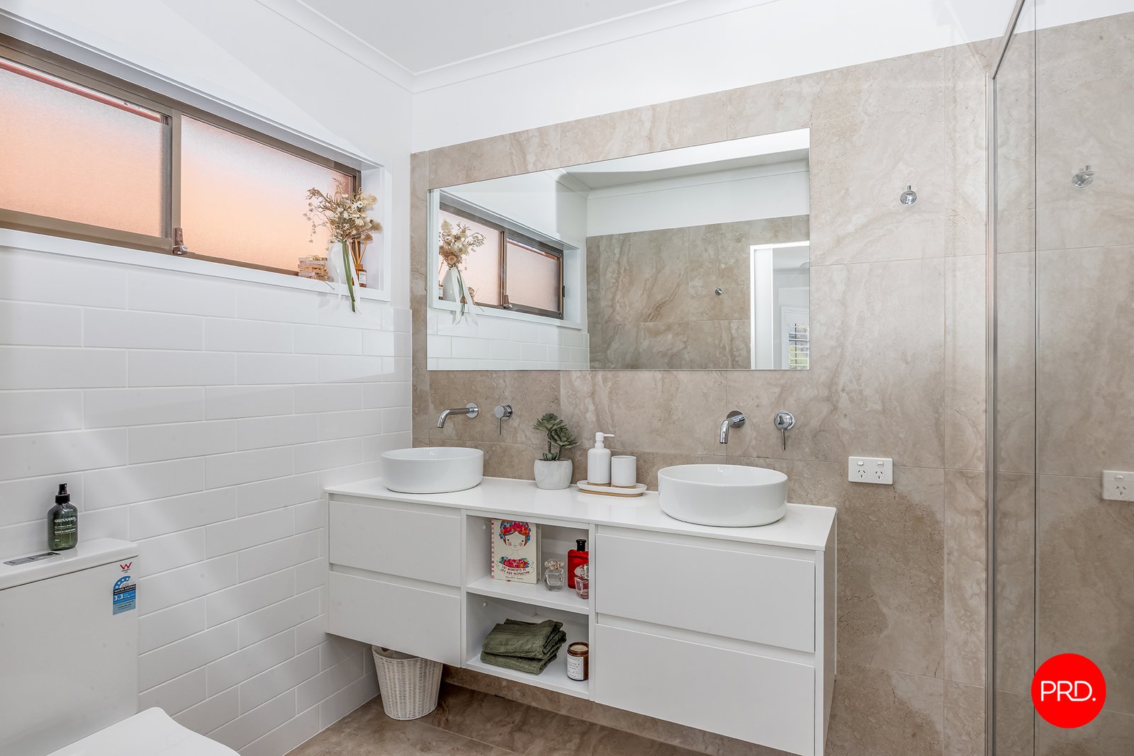 1 Carola Court KENNINGTON 8