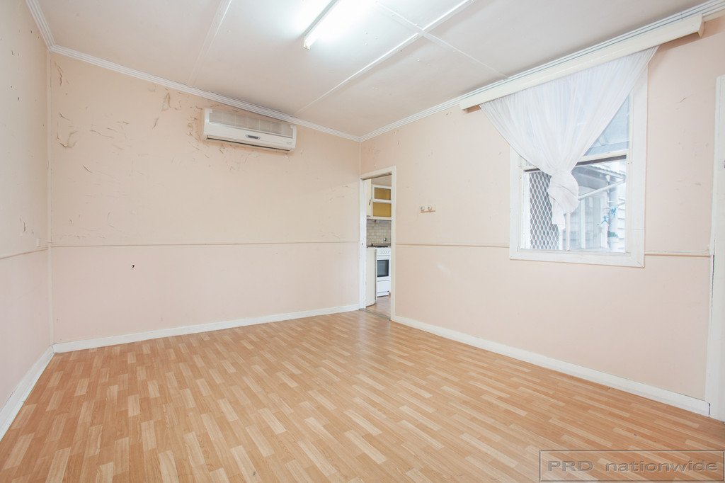 1 Cessnock Rd  WESTON 9