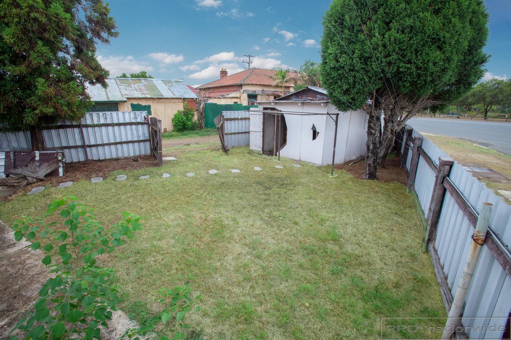 1 Cessnock Rd  WESTON 12