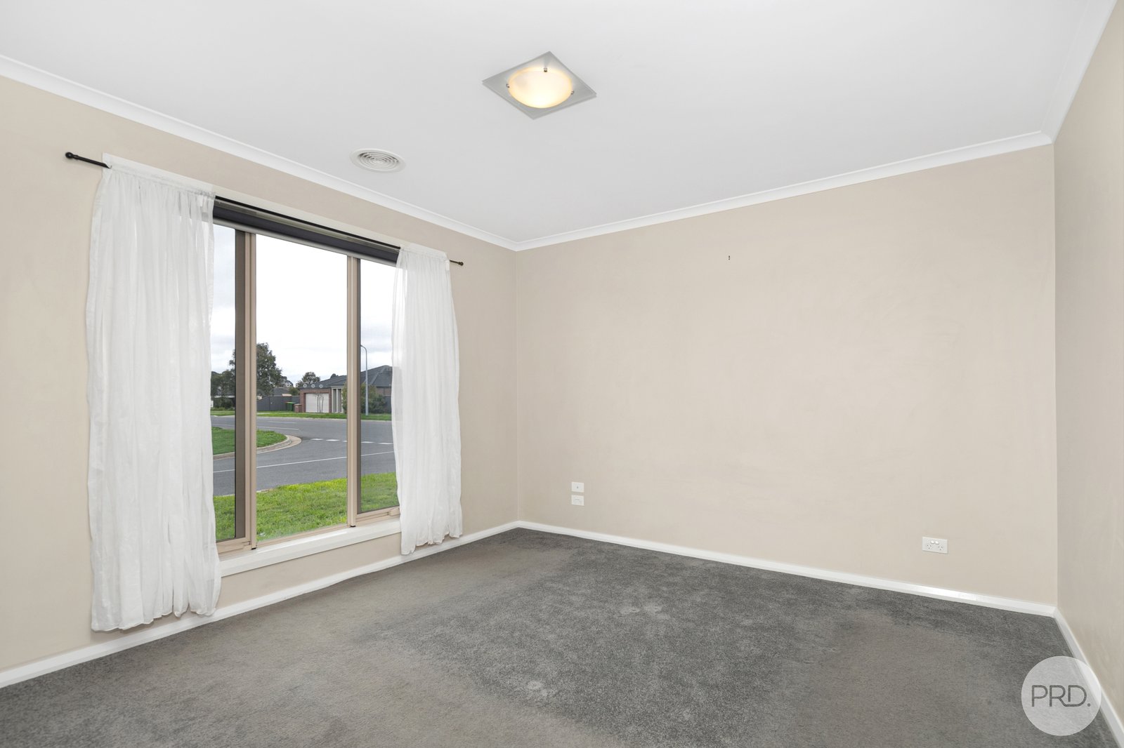 1 Charolais Street DELACOMBE 8