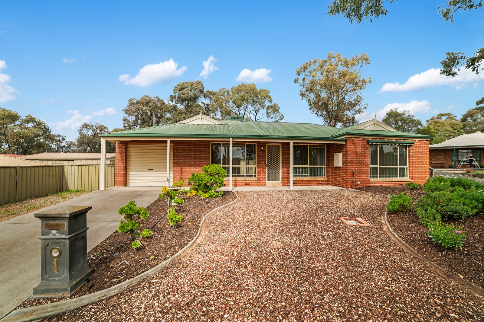 1 Churinga Court GOLDEN SQUARE 2