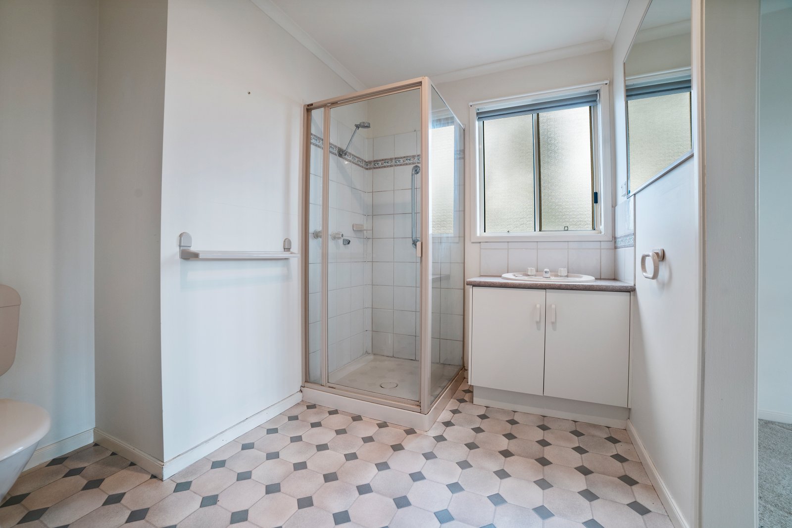 1 Churinga Court GOLDEN SQUARE 10