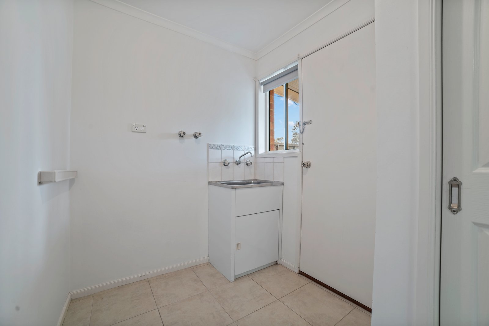 1 Churinga Court GOLDEN SQUARE 11