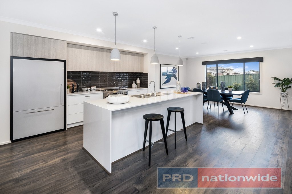 1 Cinnamon Drive LAKE GARDENS 2