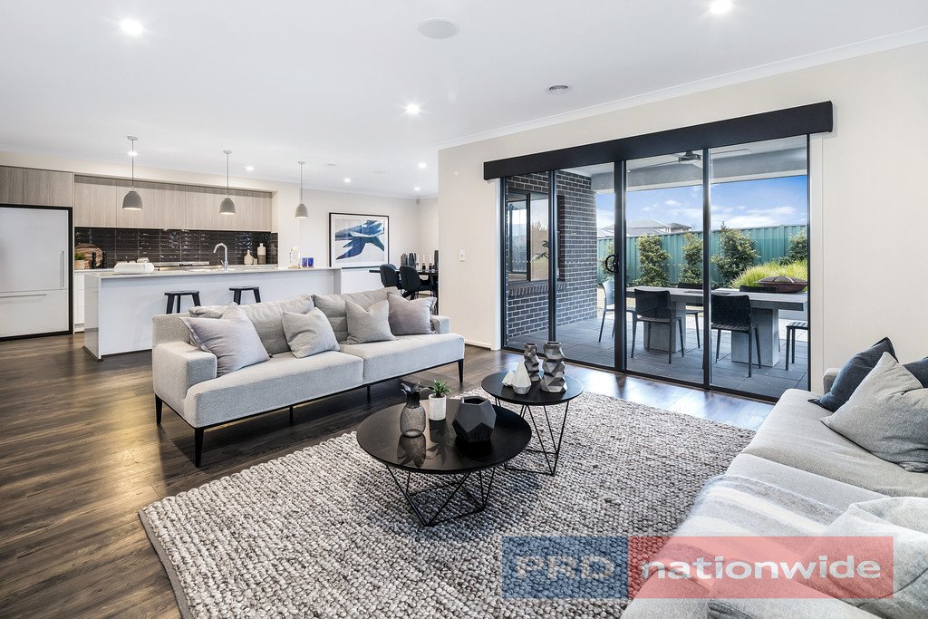 1 Cinnamon Drive LAKE GARDENS 3