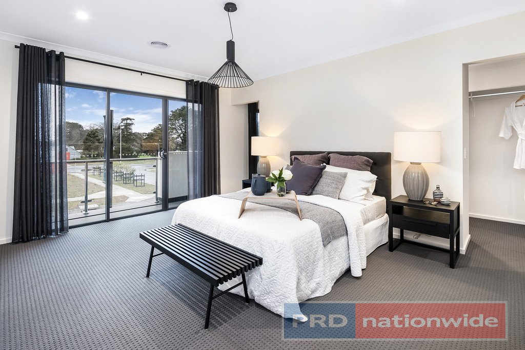 1 Cinnamon Drive LAKE GARDENS 4