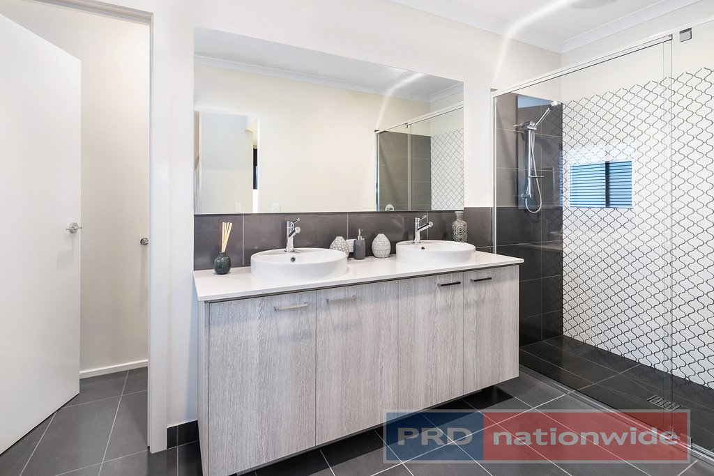 1 Cinnamon Drive LAKE GARDENS 5