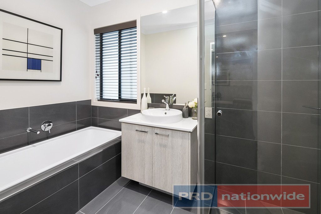 1 Cinnamon Drive LAKE GARDENS 7